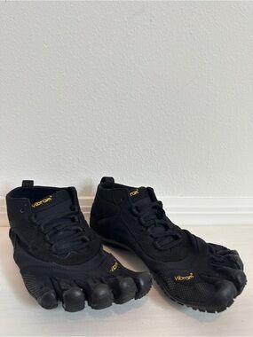 Vibram FiveFingers Women’s Black Barefoot Hiking Shoe